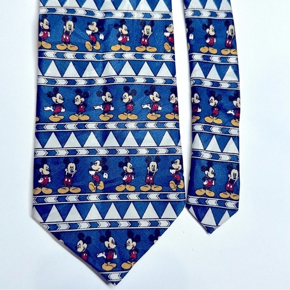 Looney Tunes Vintage looney tunes character 1994
Mickey Mouse
Winnie the Pooh - Picture 10 of 13